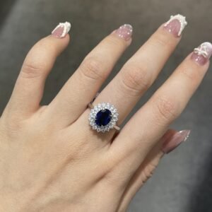 主图_03 2-carat pigeon blood red grown ruby oval ring set